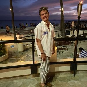 Meet your Posher, Corey